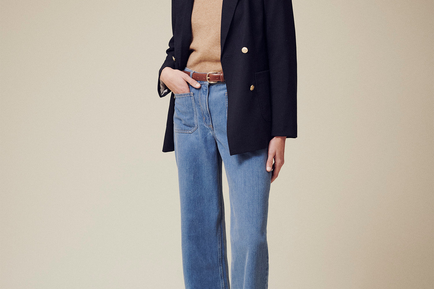 Women's summer look 2025 navy jacket