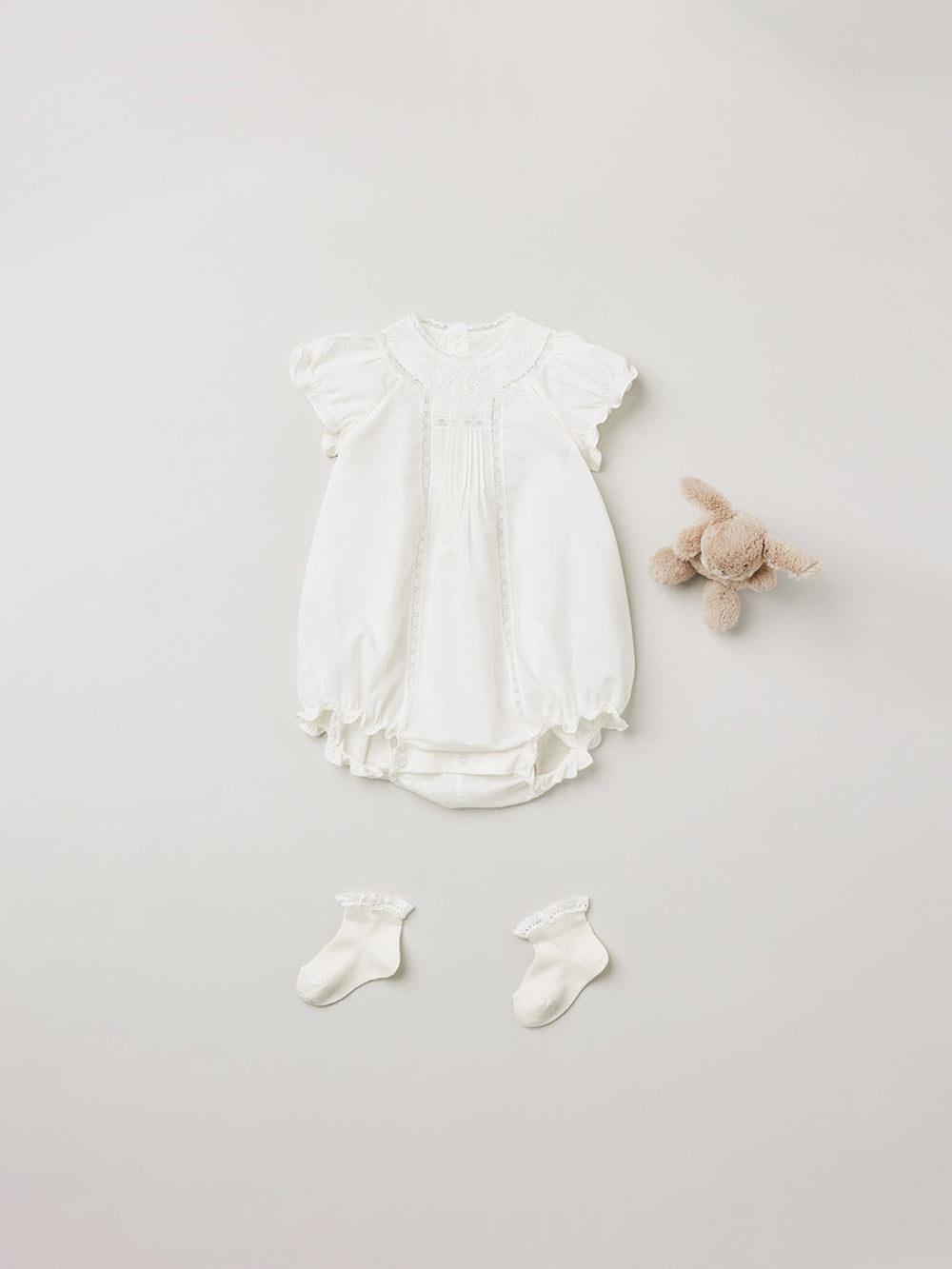 Newborn winter 2023 white dress look