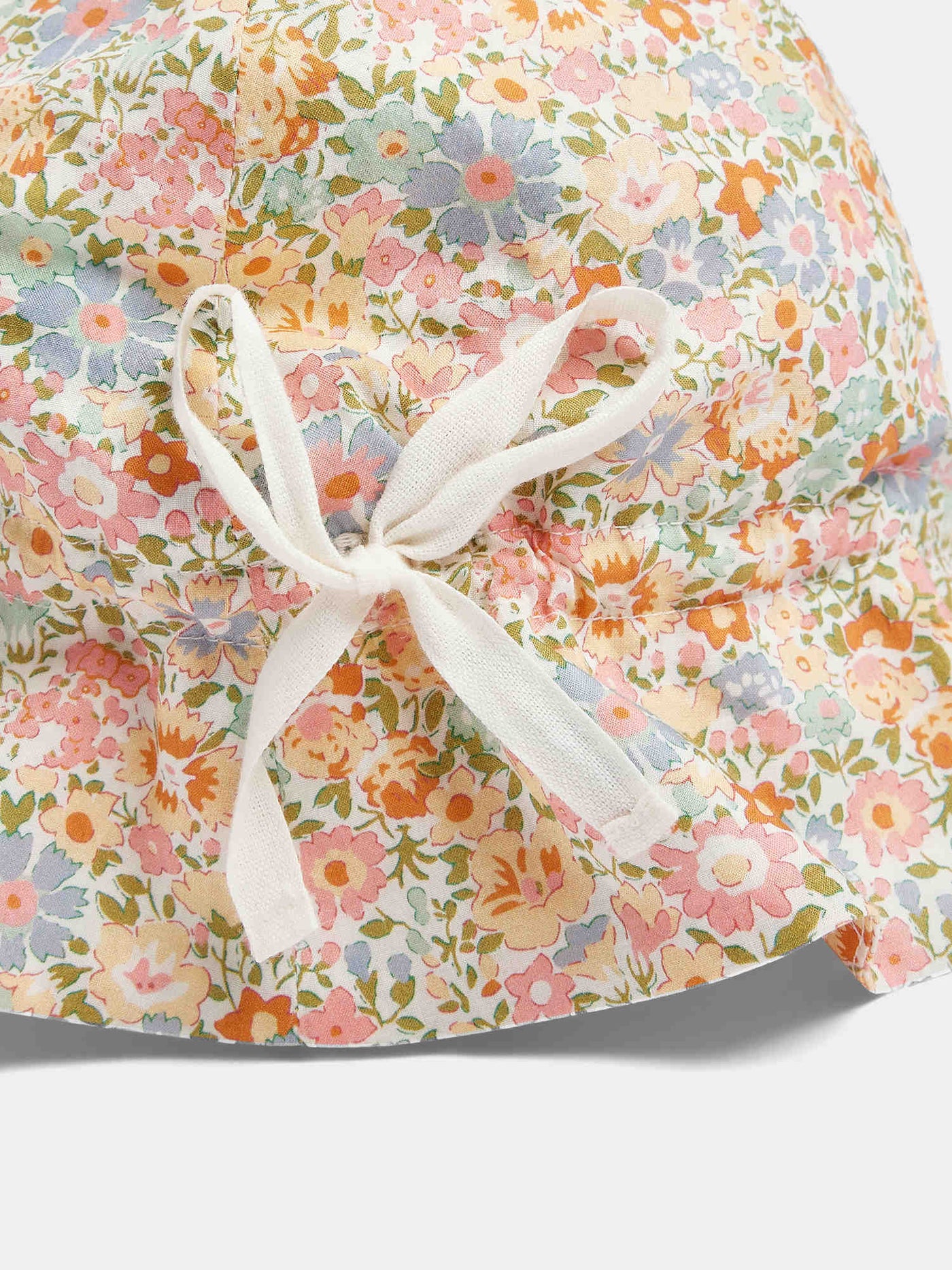 Grigri-Hut mit Bändern aus Liberty-Stoffen